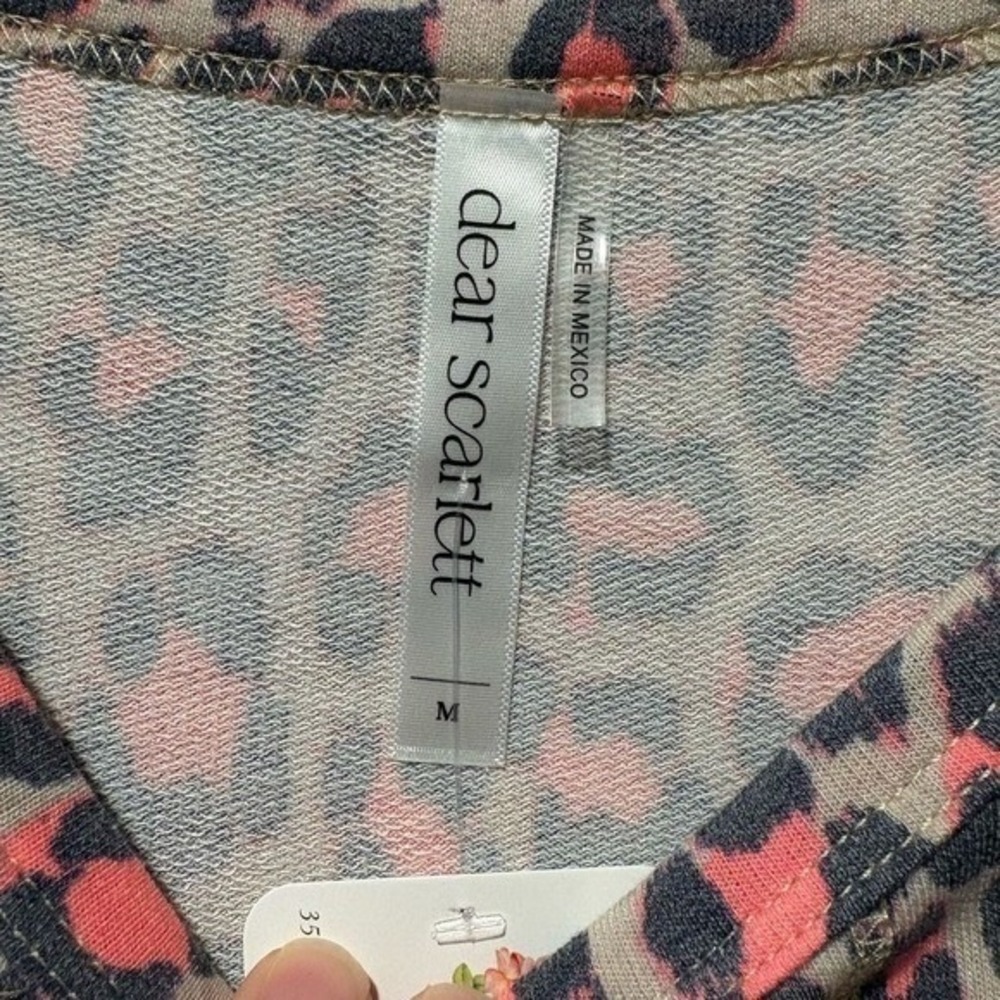 Dear Scarlett Leopard Print Logo Sleeve Top Size Medium Boutique Animal Print - Picture 5 of 6